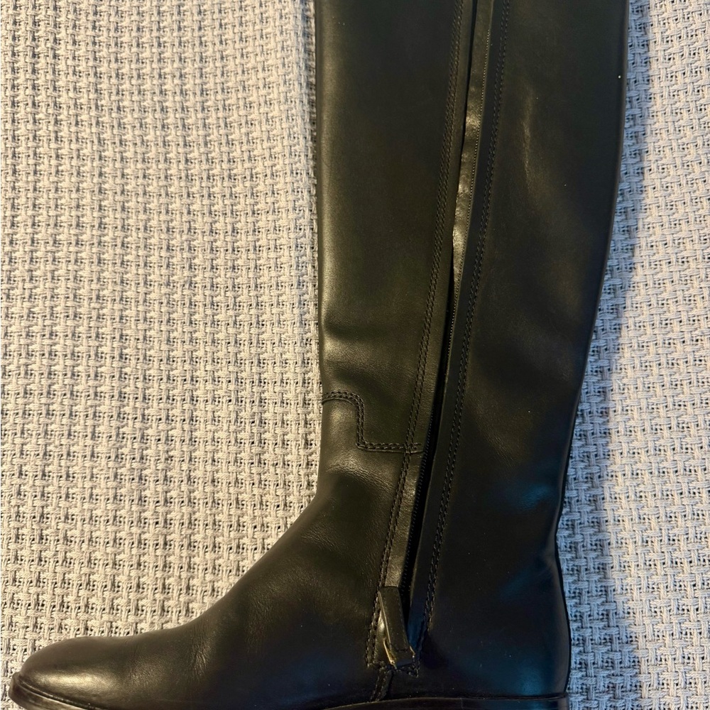 Tory Burch Perfect Black Wyatt 2 Boot Calf Leather Stretch. Like New! - Picture 7 of 12